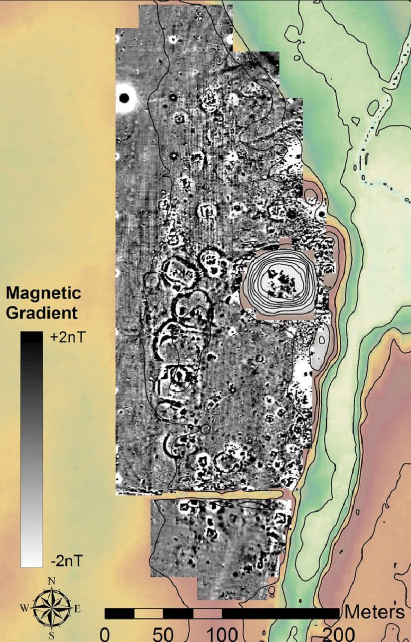 Bu görüntü Hollywood Höyüğü isimli alandan manyetik veriyi gösteriyor. Kazılar dikdörtgensel biçimlerin dal örgü yapılarının kalıntıları olduğunu doğruladı.