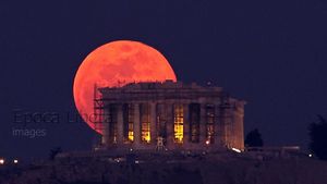 Supermoon Captivates Viewers Over Greece's Ancient Temple