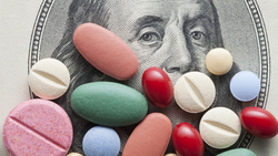 "Büyük İlaç" (Big Pharma): İlaç Sektörüne Yönelik Eleştirilerin Haklı ve Haksız Olduğu Kısımlar Nelerdir?