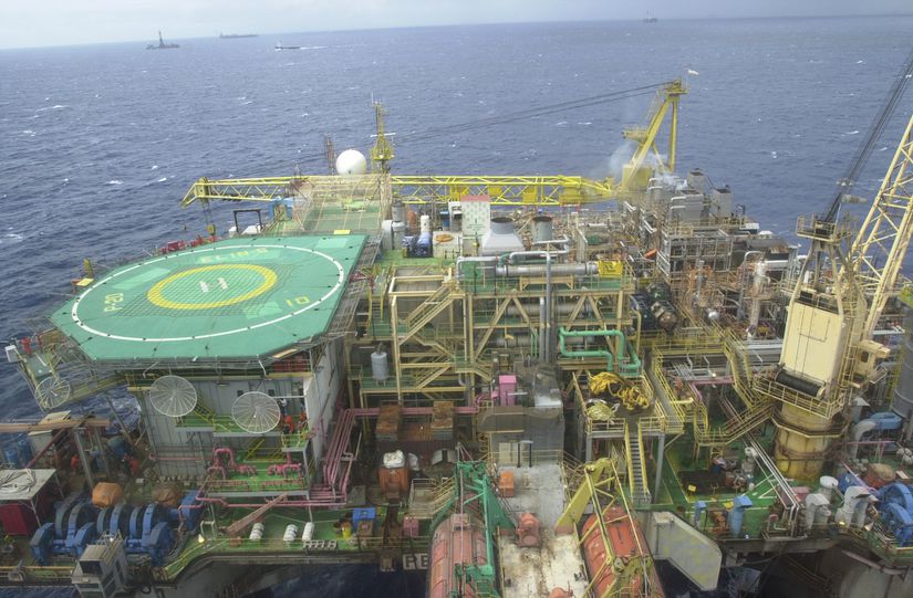 Brezilya'daki bir petrol platformunun üstten görünümü.