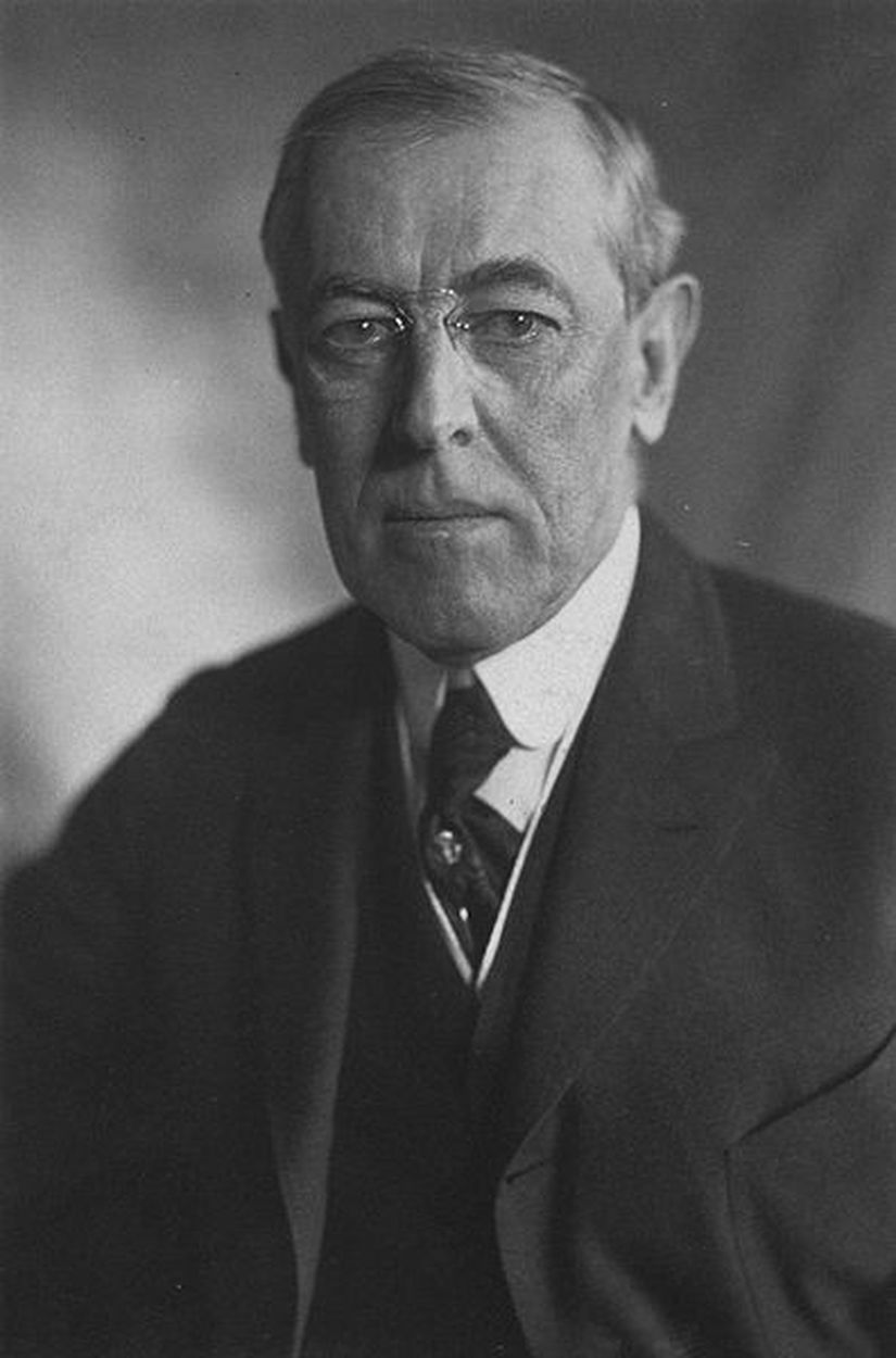 Woodrow Wilson (Uluslararası İlişkiler'in bilimsel bir alan olarak incelenmesini ilk teklif eden ve okulunu ilk kuran kişi)