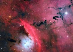 NGC 6559'daki Yıldızlar, Toz ve Bulutsu