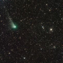  Two Comets in Southern Skies 