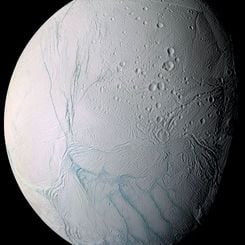 Satürn'ün Enceladus'unda Taze Kaplan Çizikleri