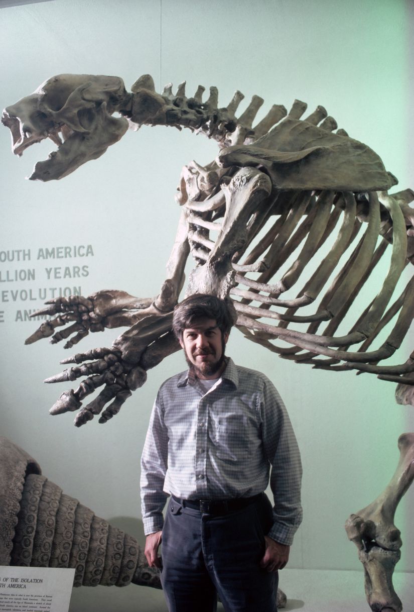 Gould Ocak 1982'de, Cambridge'deki Harvard Doğa Tarihi Müzesi'nde. 1982 yılının Temmuz ayında, Gould'a karın zarını etkileyen ölümcül bir kanser türü olan periton mezotelyoma teşhisi konudu..