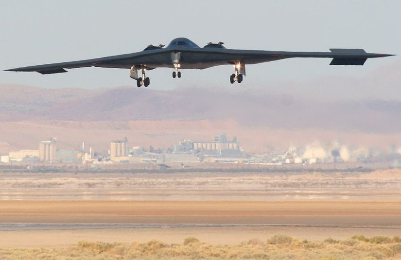 B-2 Spirit'in sapma hareketini yapmasını sağlayan çift taraflı kanatçıkları.