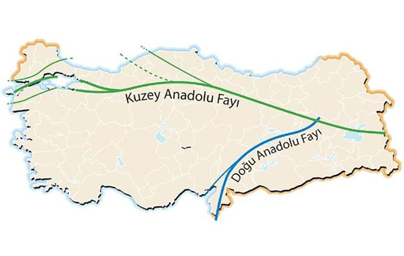 Meşhur Kuzey Anadolu Fay Hattı ile Doğu Anadolu Fay Hattı... Bu harita üzerinden görmesi daha kolay; ancak bu pek teknik bir harita sayılmaz. Aşağıdaki görsel daha teknik olarak görmek için daha faydalı olacaktır.