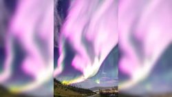 Güneş fırtınası, Dünya'nın manyetosferinde bir delik açarak son derece nadir pembe auroraları tetikledi.