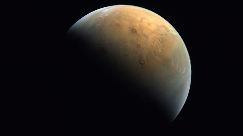 Hope aracı tarafından gönderilen bir Mars fotoğrafı.