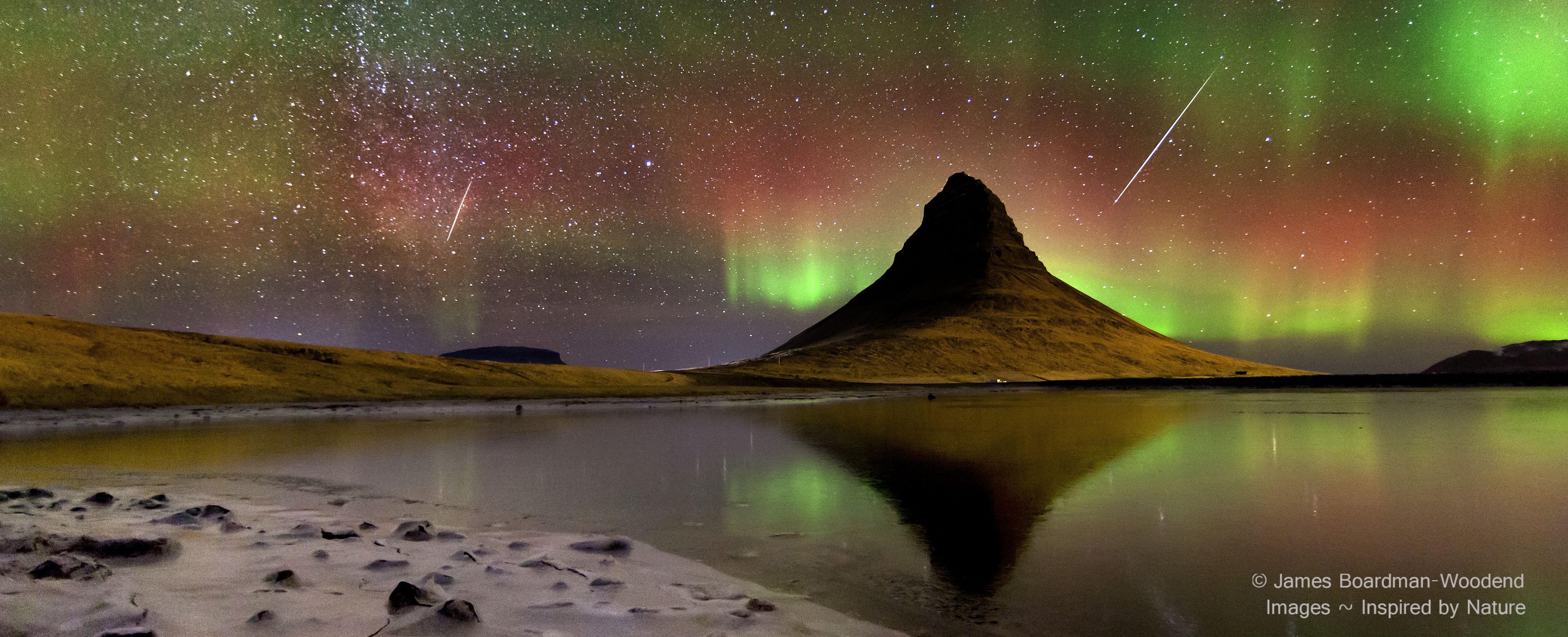İzlanda Üzerinde Meteorlar ve Auroralar