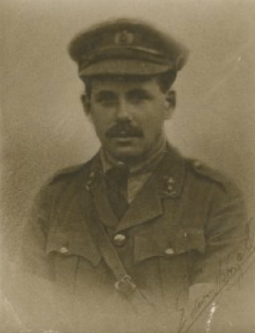 Moseley, Kraliyet Mühendisleri subay üniforması ile.