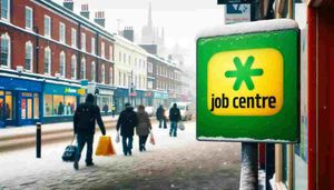 UK Job Market Faces Pressure Amid Weak Pay Growth