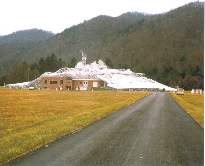 1988 yılında çöken Green Bank radyo teleskobu.