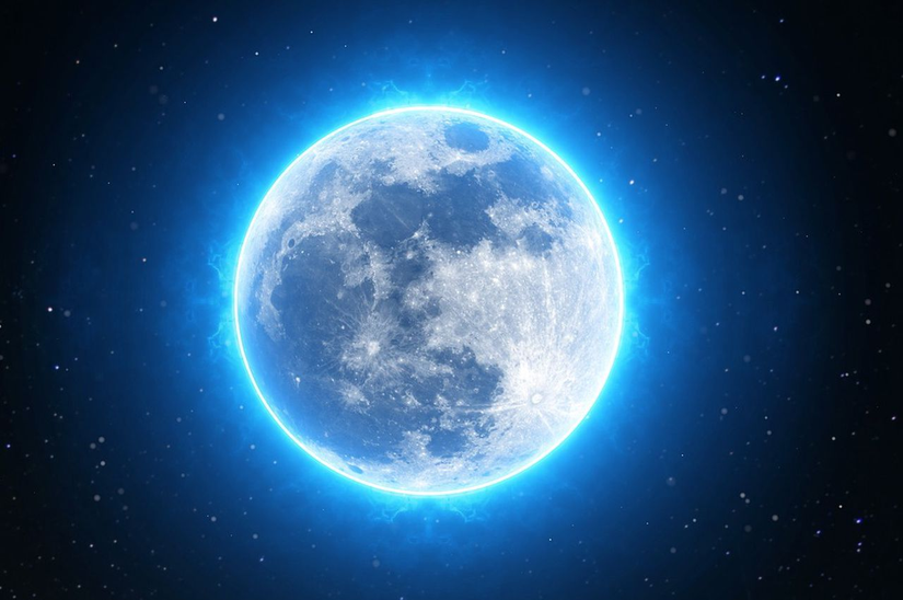 Mavi Ay, bu tür fotoğraflarda görüldüğü gibi Ay'ın rengi ile ilgili değil, dolunay sıklığı ile ilgili bir olaydır. Mavi Ay döneminde Ay'ın rengi değişmez.