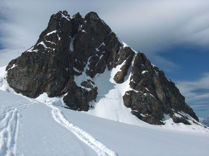 Antarktika'daki nunutaklara bir örnek Atanasoff Nunatak'ı.