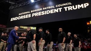 Border Patrol Union Endorses Trump At Arizona Rally