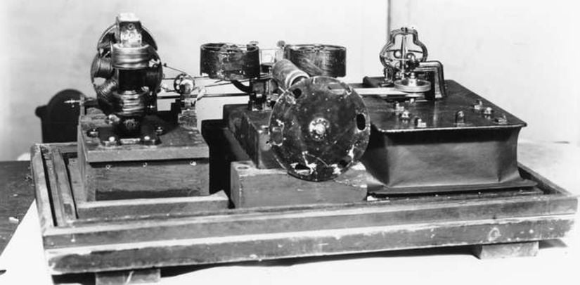 William Dickson ve Thomas Edison tarafından 1888'de geliştirilen bir sinema filmi kamerası olan Kinetograph.