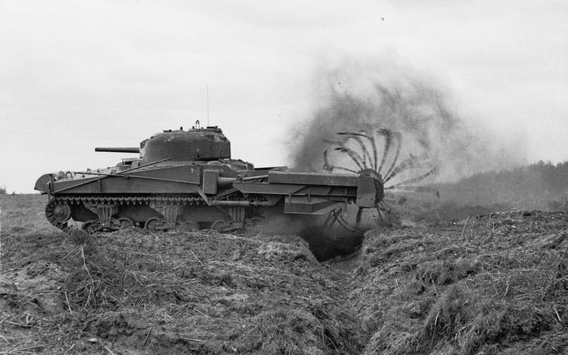 Mayın Temizleme Sistemi ile Donatılmış M4 Sherman