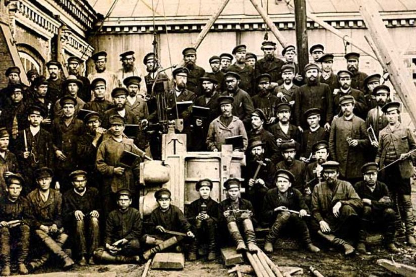 Slavyanov, Rusya'nın ilk kaynakçılarıyla beraber