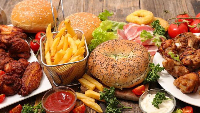 Fast food kategorisi içerisinde yer alan yiyeceklere örnekler.