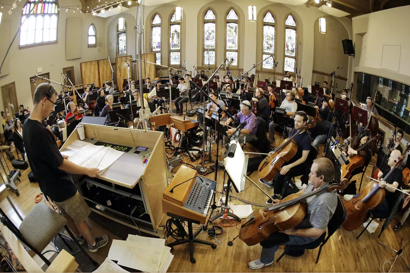 Nashville, Tenn'de bir video oyunu müziğinin kaydı sırasında bir orkestra şefi orkestrayı yönetiyor.