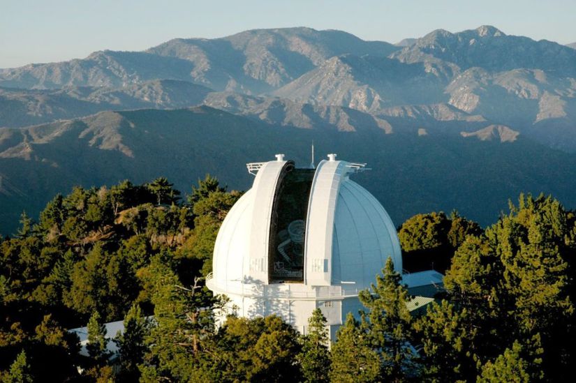 Yeryüzünden 1742 metre yükseklikte bulunan Mount Wilson Gözlemevi.