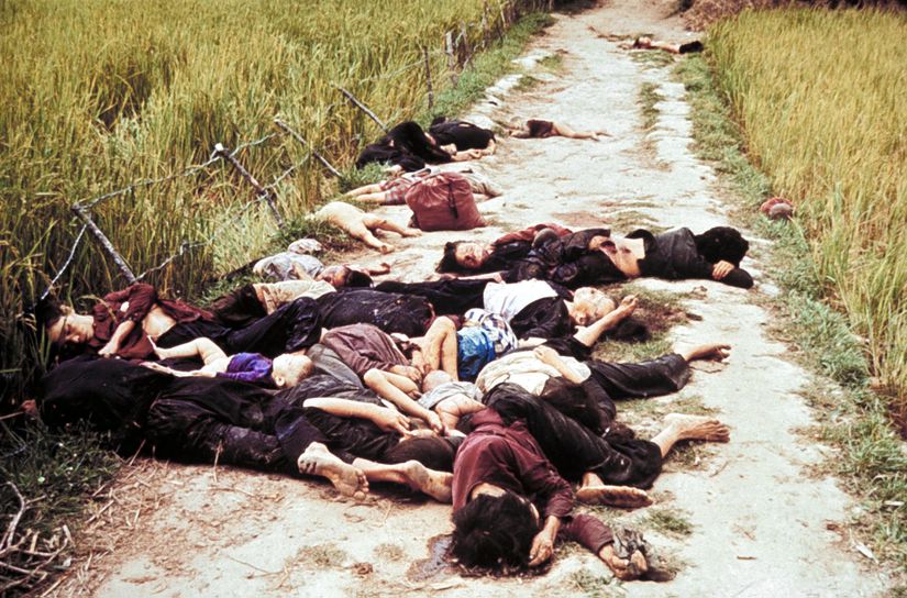 My Lai Katliamında Amerikalı askerler tarafından öldürülen Vietnamlılar