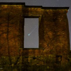  Comet Lovejoy through Mrby Castle Ruins 