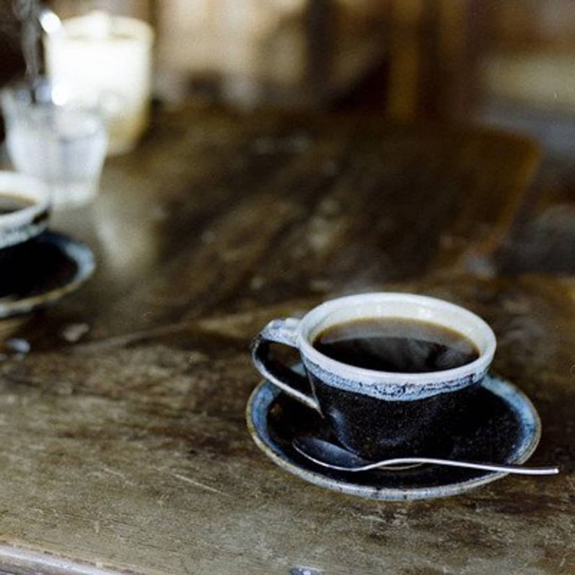 Uzun süre demlenmiş kahve, ''bitter'' tada örnek olarak verilebilir.