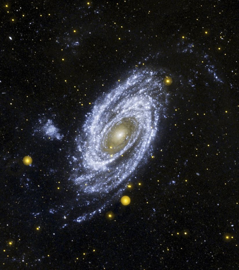 Messier 81 galaksisinin morötesi fotoğrafı.