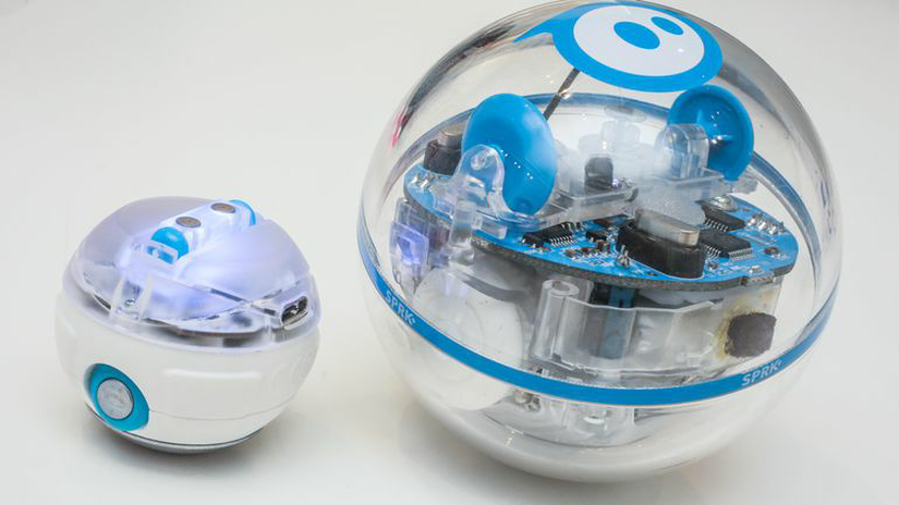 Sphero: Öğrenciler için hem eğlenceli hem de öğretici olan "Sphero" hazır olarak tasarlanmış bir robot seti. Bu sette öğrenciler robot yapmak yerine hali hazırdaki robotu kodlayarak kodlama dünyasına bir adım atmış olmaktadır.