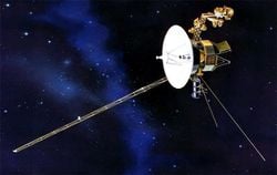 Voyager 1 uzay aracı 1977de uzaya fırlatıldı ve 46 senedir uzayda. Güneş sistemini terk etti. Peki bu araç bu kadar senedir nasıl bu kadar yol aldı? Sadece uzay mı sürükledi?