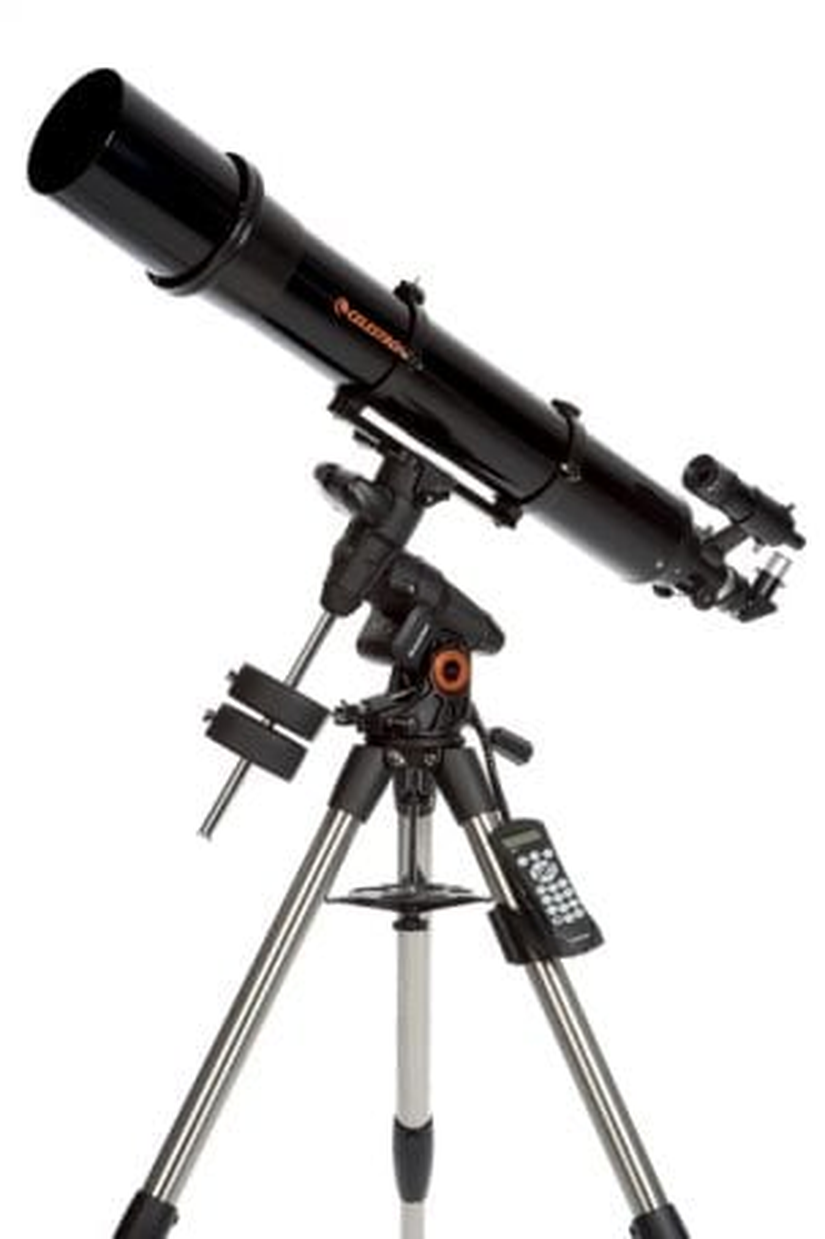 Mercekli (refraktör) türü bir teleskop.