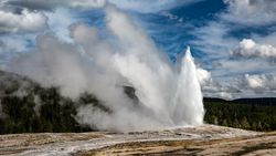 Rapor, Yellowstone Volkanının Patlaması Hakkında Bilim İnsanlarının Önceden Düşündüğünden Daha Karmaşık Olduğunu Belirtiyor