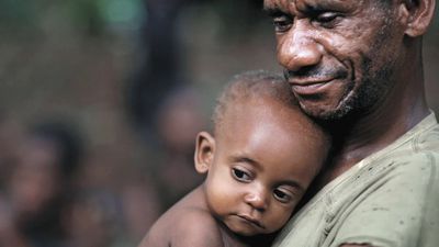 Yavrusunu Emziren Babalar: Dünyanın En İyi Babaları Afrika'daki Aka Kabilesinde Olabilir mi?