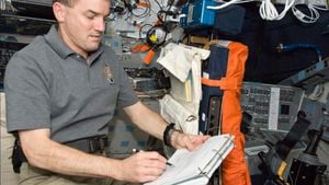 Uzay Kalemi: NASA, Uzay Görevlerinde Neden Kurşun Kalem Kullanmadı da Milyon Dolarlık Özel Bir Kalem Üretti?