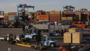 Dockworker Strike Threatens Holiday Shipping Delays