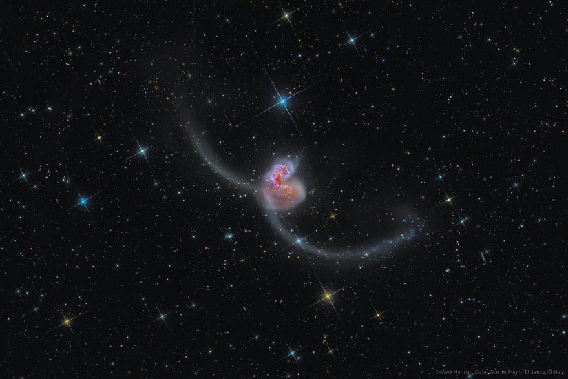 NGC 4038 (alt) ve NGC 4039 (üst)