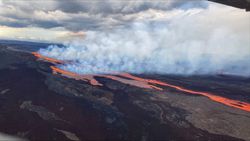 Dünyanın En Büyük Aktif Volkanı Mauna Loa 38 Yıl Sonra İlk Kez Patladı