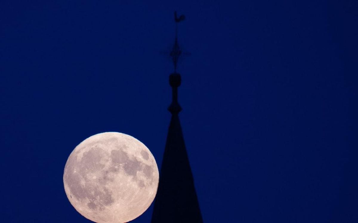 Supermoon Enchants The Night Sky Across The Globe