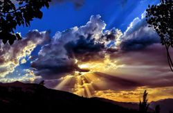 Bulutlardan Sızan Güneş Işınlarının Saçılması, Düz Dünya'nın Kanıtı Mıdır?