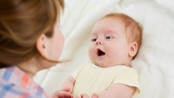 Bebeklerin Dil Becerilerini Daha Konuşmaya Başlamadan Geliştirebiliriz!