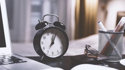 Zaman Felsefesi: Zaman Nedir? Zaman Gerçek mi, Yoksa Sadece Bir İllüzyon mu?