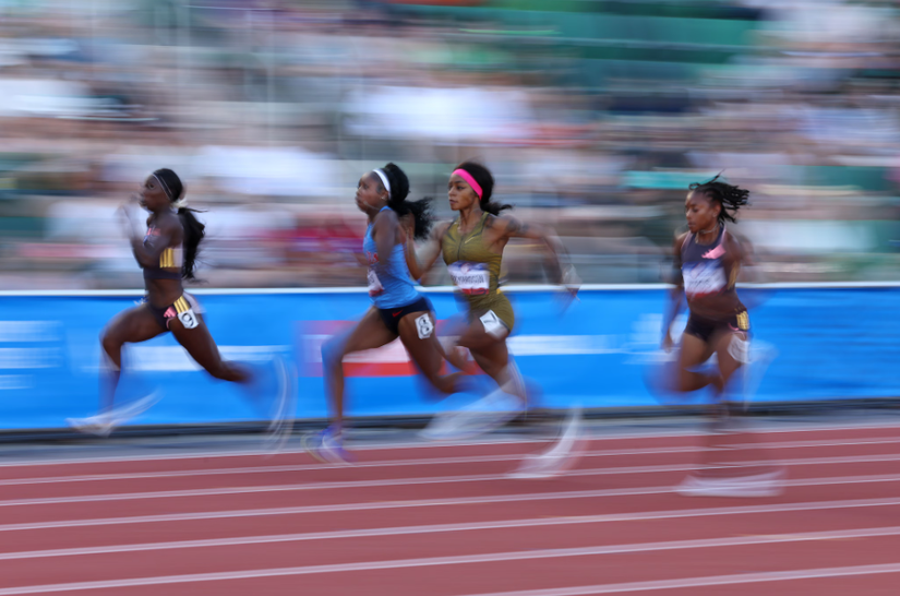 Sha'Carri Richardson, ABD olimpiyat seçmelerinde 100 metre yarışında koşuyor.