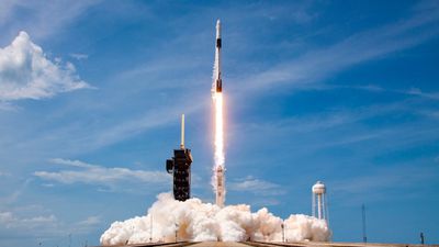 Roketler Nasıl Uçar? Devasa Roketler, Dünya Atmosferini Terk Ettikten Sonra Uzay Boşluğunda Nasıl Hareket Edebilirler?