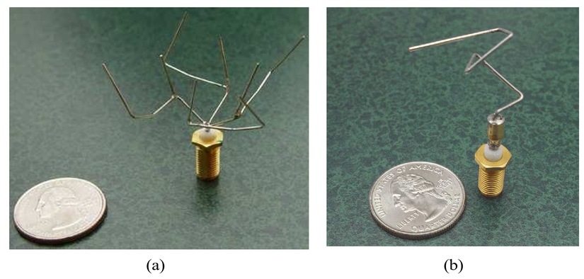 Şekil 2. Prototip evrilmiş antenlerin fotoğrafları. Prototip evrimleşmiş antenlerin fotoğrafları: (a) ilk kazanç örüntüsü gereksinimi için en iyi evrimleşmiş anten, ST5-3-10; (b) revize edilmiş özellikler için en iyi evrimleşmiş anten, ST5- 33-142-7.