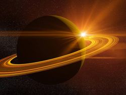Satürn nasıl oluyor da Güneş'ten daha düşük yoğunlukta olabiliyor? 

(İki gök cismi de hidrojenden oluşuyor,  güneşte plazma halinde, saturn'de sıvı)?