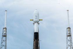 Kötü Hava Koşulları SpaceX'in Arabsat Uydusunu Fırlatması İçin 24 Saat Gecikmeye Neden Oldu