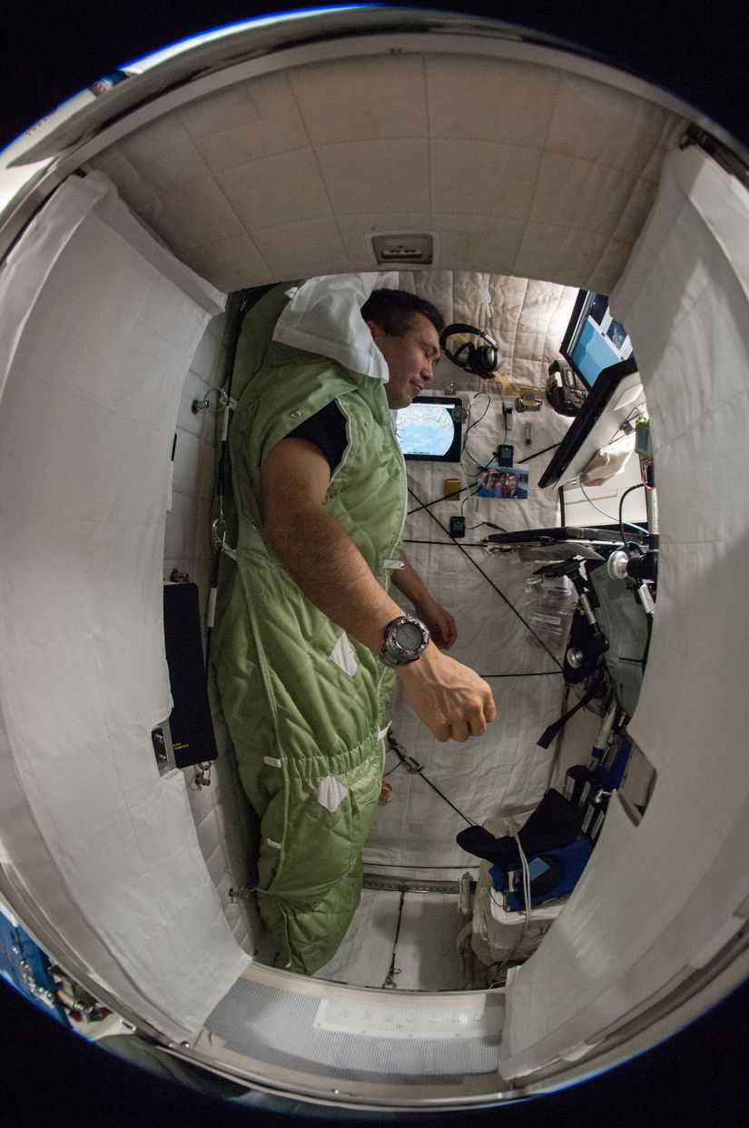 Japonya Uzay Araştırma Ajansı Uçuş Mühendisi Koichi Wakata uyku istasyonunda