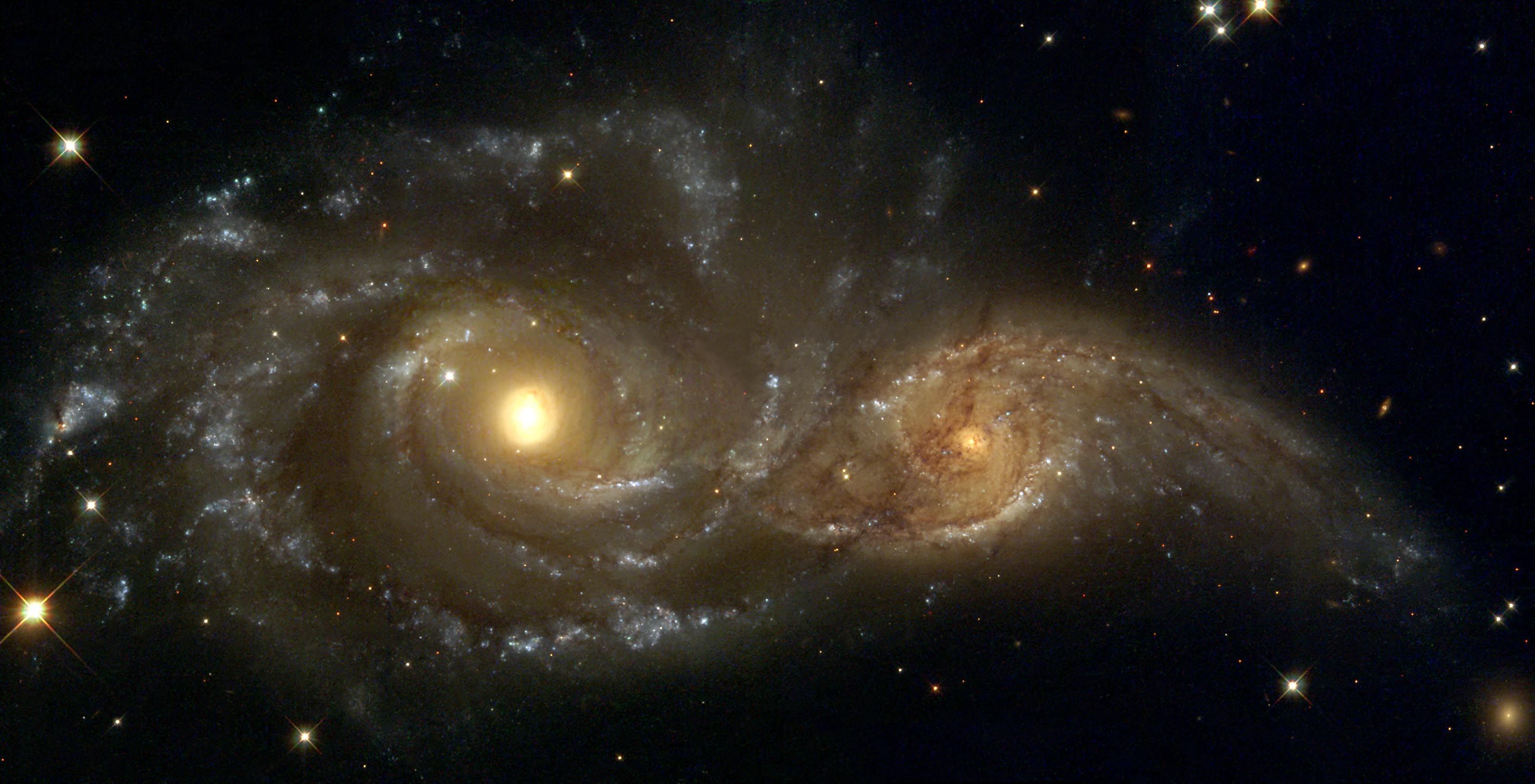  Spiral Galaxies in Collision 